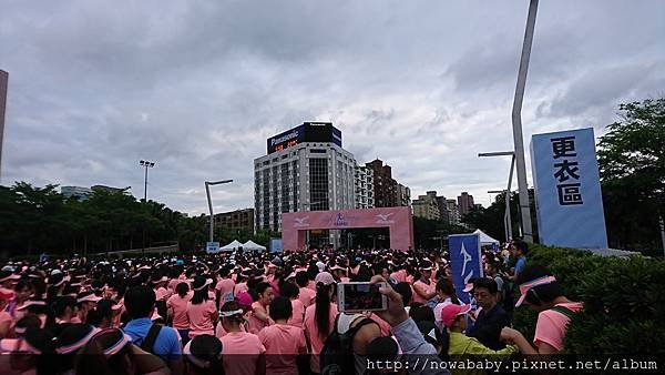 04MIZUNO LADY%5Cs RUNNING.JPG