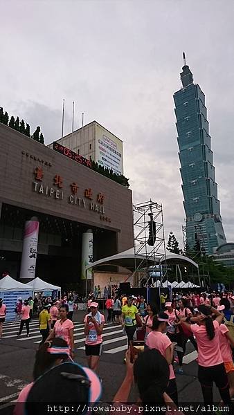 02MIZUNO LADY%5Cs RUNNING.JPG