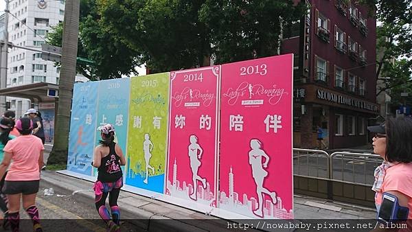 09MIZUNO LADY%5Cs RUNNING.JPG