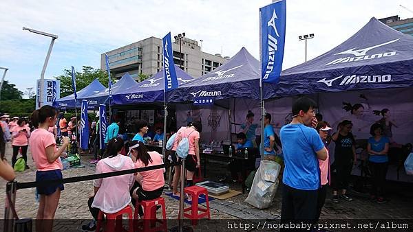 12MIZUNO LADY%5Cs RUNNING.JPG