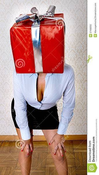 sexy-woman-box-gift-head-27408355.jpg