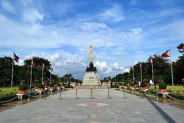 1024px-RizalMonumentInRizalPark.JPG