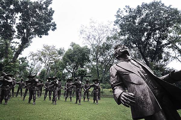 1024px-Rizal&apos;s_Execution_Site.jpg