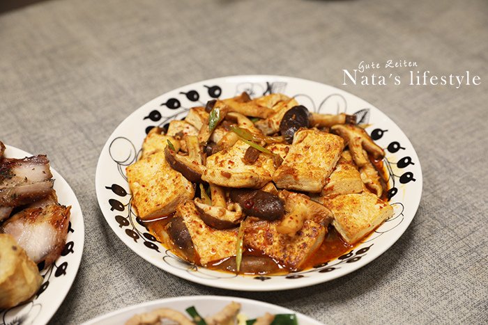 日本蒟蒻飯蒟蒻麵、鮪魚棒、番茄汁、韓國有調味海苔等日韓減醣食