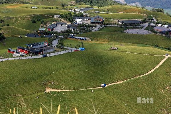 13.雲朵正好飄過山巔.jpg