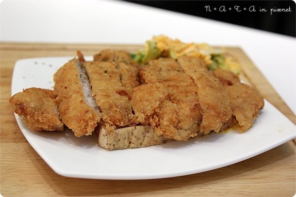 10.酥炸豬排佐黃金泡菜.jpg