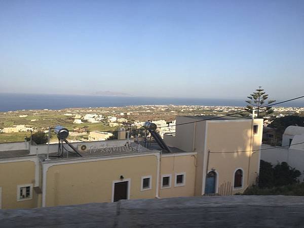 Oia-Santorini-Street-View.jpg