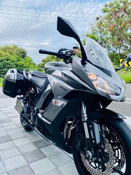 Z1000原廠側箱.jpg