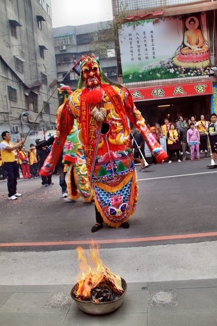 台中萬春宮會香-17.JPG - 竹塹真后媽祖會戊戌年南巡刈火參香-臺中萬春宮會香刈火