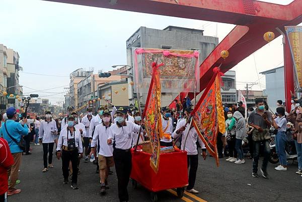 封府大千歲上岸遶境庄母.JPG