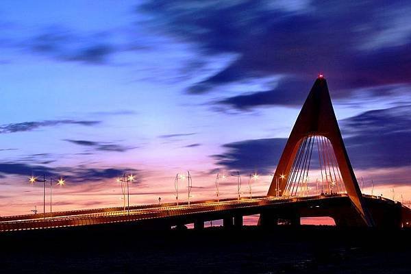 夕陽下之鵬灣橋.jpg