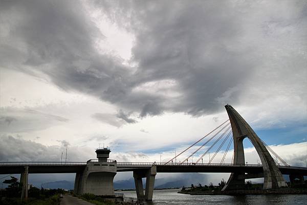 雨後鵬灣大橋-9.JPG