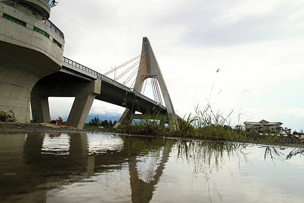 雨後鵬灣大橋-11.JPG