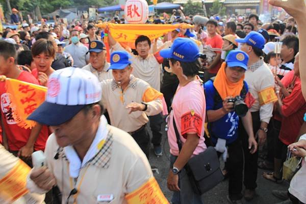 恭迎壬辰正科東港迎王代天巡狩耿府大千歲蒞臨東港