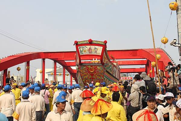 101年10月19日東港迎王-遷船 361.jpg