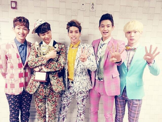 130320‎ Show Champion-1後台 SHINee