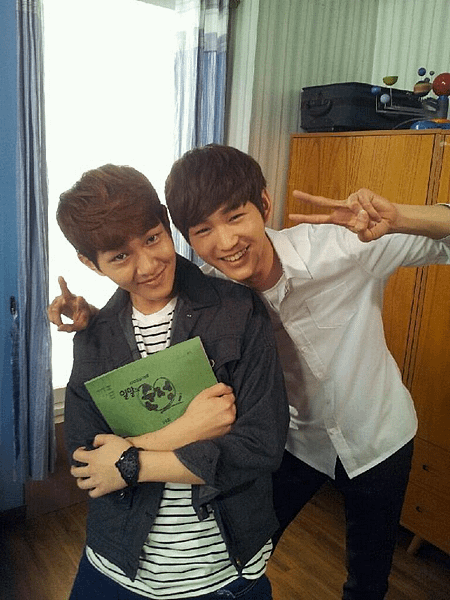 130429Onew with Kwon Jae Yong-O