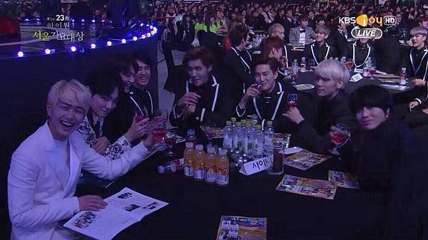 140123【截圖】23rd Seoul Music Awards-一起喝飲料TUT