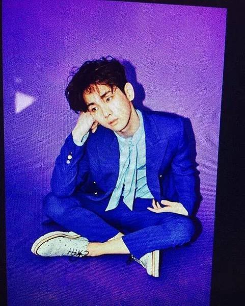 160419 Key Instagram更新-wanted to sit here once(Elle)1