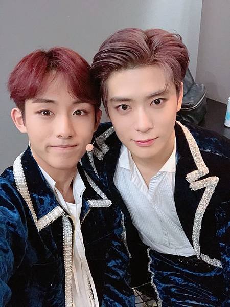 181020 시즈니여러분 즐거운 토요일 보내요! ❤️&#128154;-W+JH