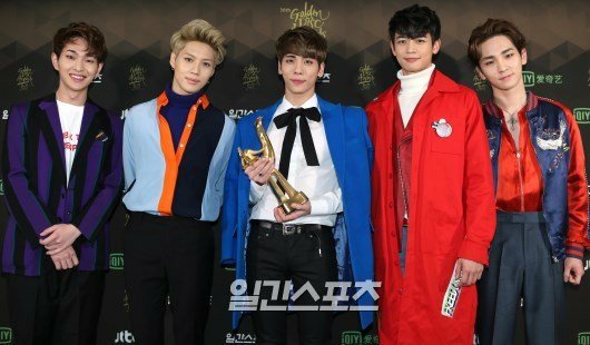 160121 SHINee - The 30th Golden Disk Awards1.jpg