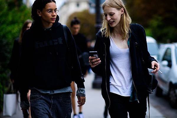 Le-21eme-Adam-Katz-Sinding-Leona-Binx-Walton-Julia-Nobis-Paris-Fashion-Week-Spring-Summer-2017_AKS1101-900x600