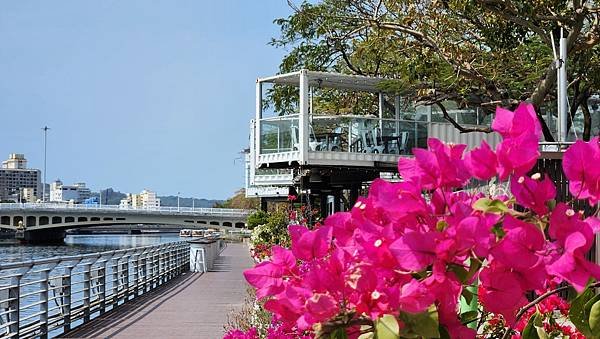 一個人的旅行＠高雄愛河，苓雅舊鐵橋、玫瑰聖母聖殿、愛河星光大