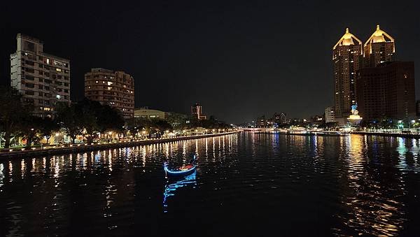 一個人的旅行＠高雄愛河，苓雅舊鐵橋、玫瑰聖母聖殿、愛河星光大