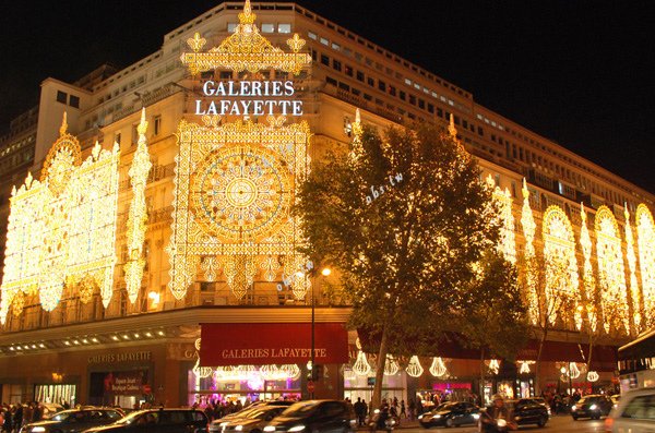 87047-4-galleries-lafayette-xmas