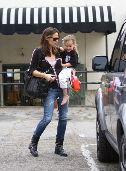 Jennifer+Garner+Jennifer+Garner+Violet+wearing+3Wujb48TlATl