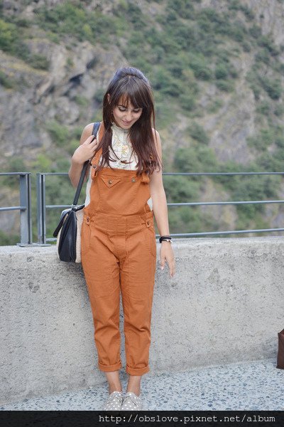 tan-pois-anniel-shoes-orange-blue-deep-pants_400