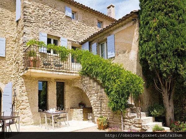 Gordes-House-01-1-Kind-Design