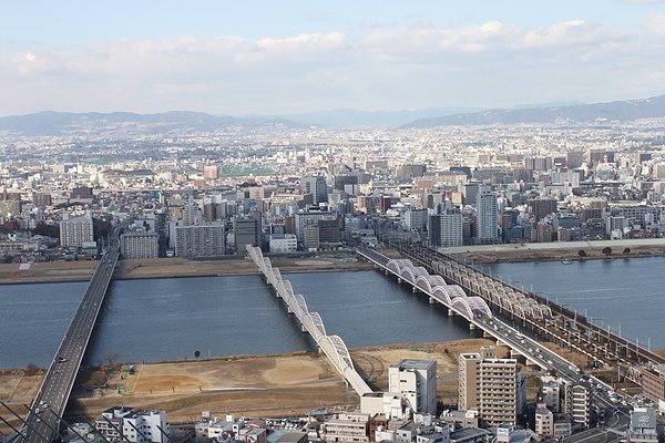 1.31 fourth day (129)空中庭園遠眺大阪繁忙便捷的交通.JPG