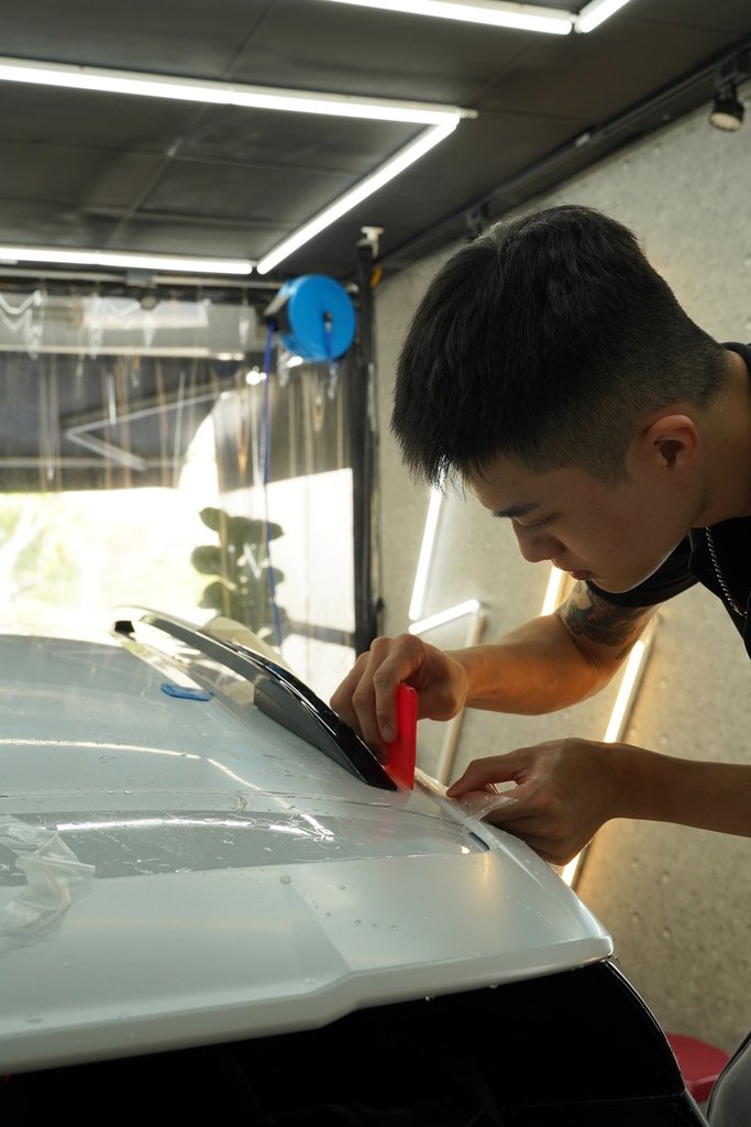 台南汽車包膜推薦：Force 弗珥仕車體包膜，白色SKODA