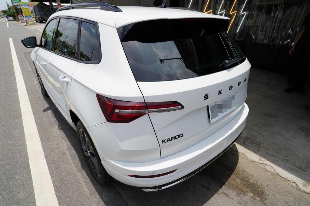 台南汽車包膜推薦：Force 弗珥仕車體包膜，白色SKODA