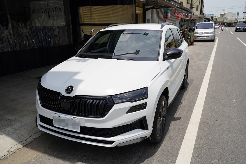 台南汽車包膜推薦：Force 弗珥仕車體包膜，白色SKODA