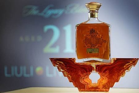 JOHNNIE WALKER XR 21年蘇格蘭威士忌「方圓鼎盛」禮盒體現剛毅睿智的極致經營哲學