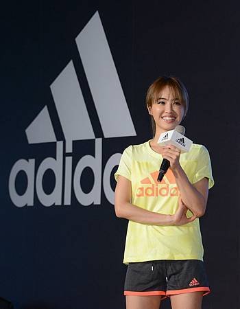 美力系隊長Jolin代表#adigirls姊妹一同發表美力新生活宣言