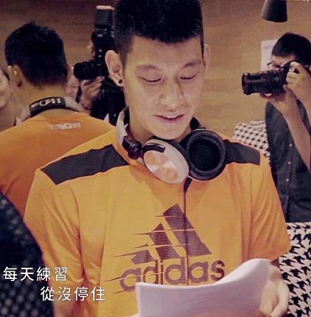 影片紀錄本次adidas x 林書豪決戰夏日返台之旅的花絮內容，林書豪於麥克風前首度錄音獻唱