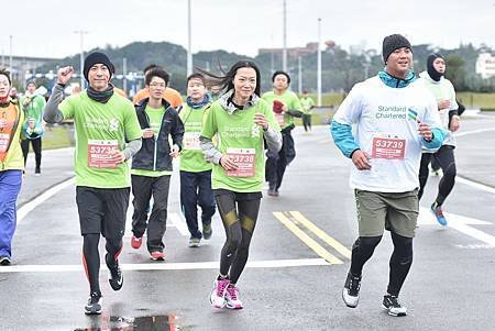 職棒好手高國輝、藝人修杰楷、麻辣教師曲家瑞也在低溫中完成路跑賽事，為公益而跑.jpg