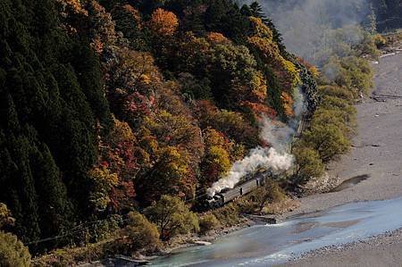 圖2：大井川鐵道沿途的風景，讓遊客體驗放空的列車時光.jpg