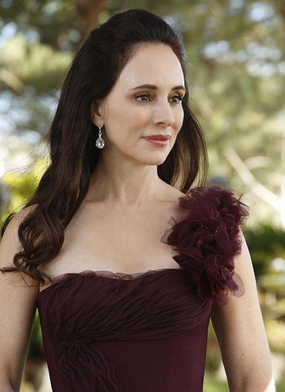 Victoria-Grayson-Madeleine-Stowe_portrait_w858