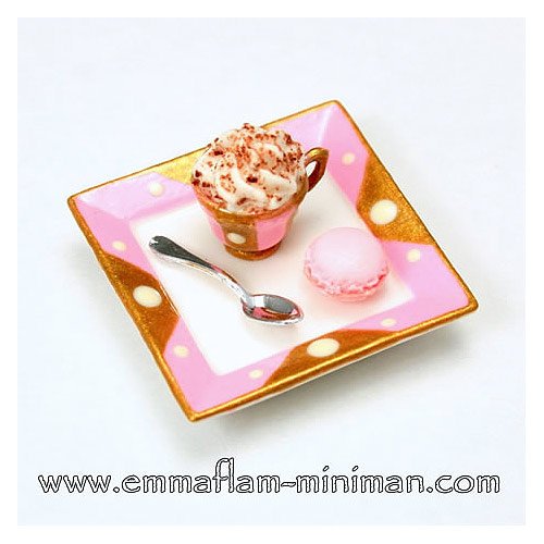 Cappuccino with Macaroon (Pink)