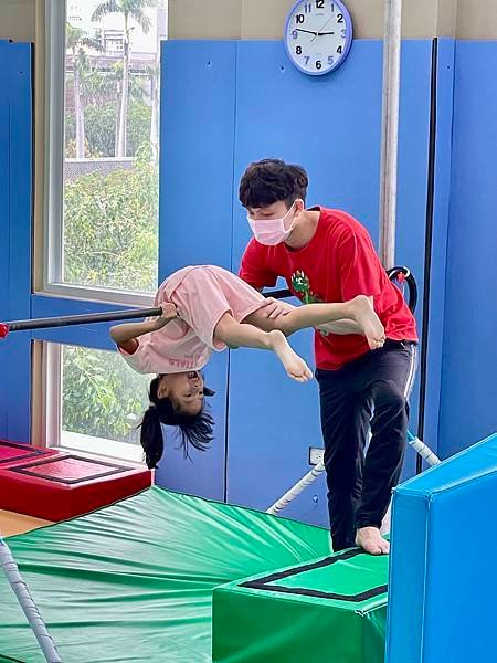 ₍ ‎👧🏻 ₎ 結合了肌耐力＋柔軟度＋感覺統合＋團隊合作的親