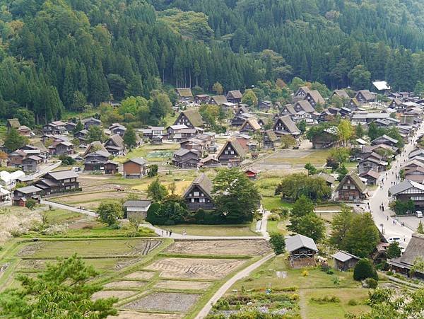 俯瞰白川鄉合掌村