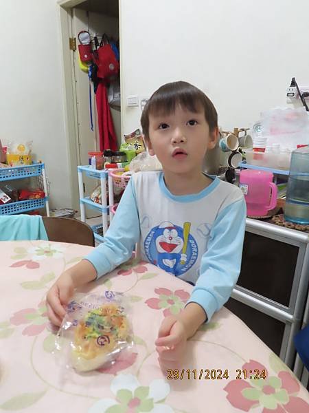 寶貝成長日記(七百四十七)阿嬤在，真安心