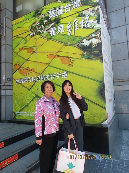 寶貝成長日記(七百四十七)阿嬤在，真安心