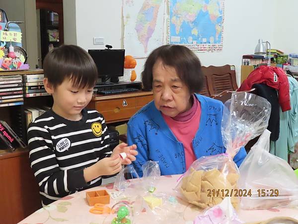 寶貝成長日記(七百五十三)冬至，阿嬤到~