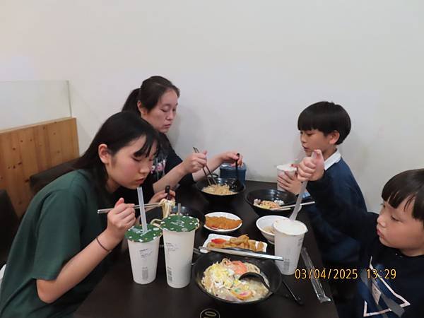 寶貝成長日記(七百八十)各自行動的午後