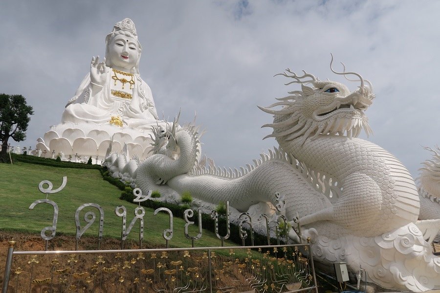 วัดห้วยปลากั้ง Wat Huay Pla Kang匯巴狂寺